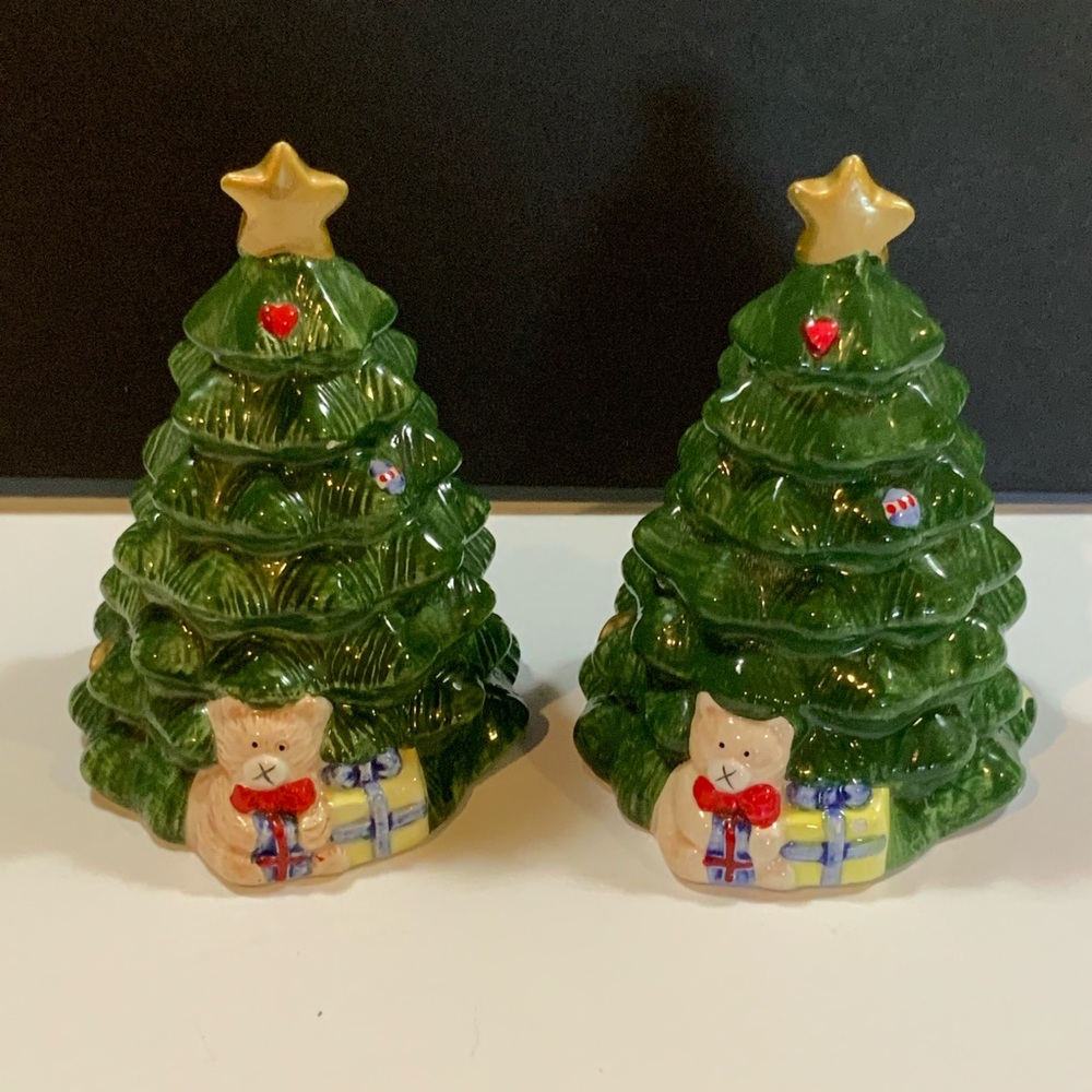 Salt and Pepper Shakers Christmas Tree with Teddy Bear AMC NY NY Vintage